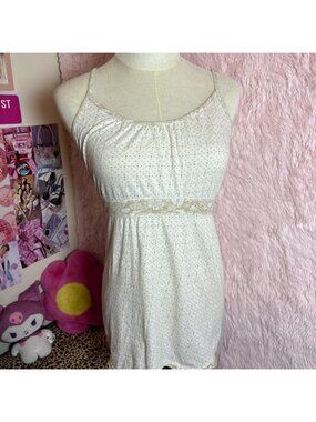 Arizona Jean Company White and tan polka dot babydoll top with hibiscus detail